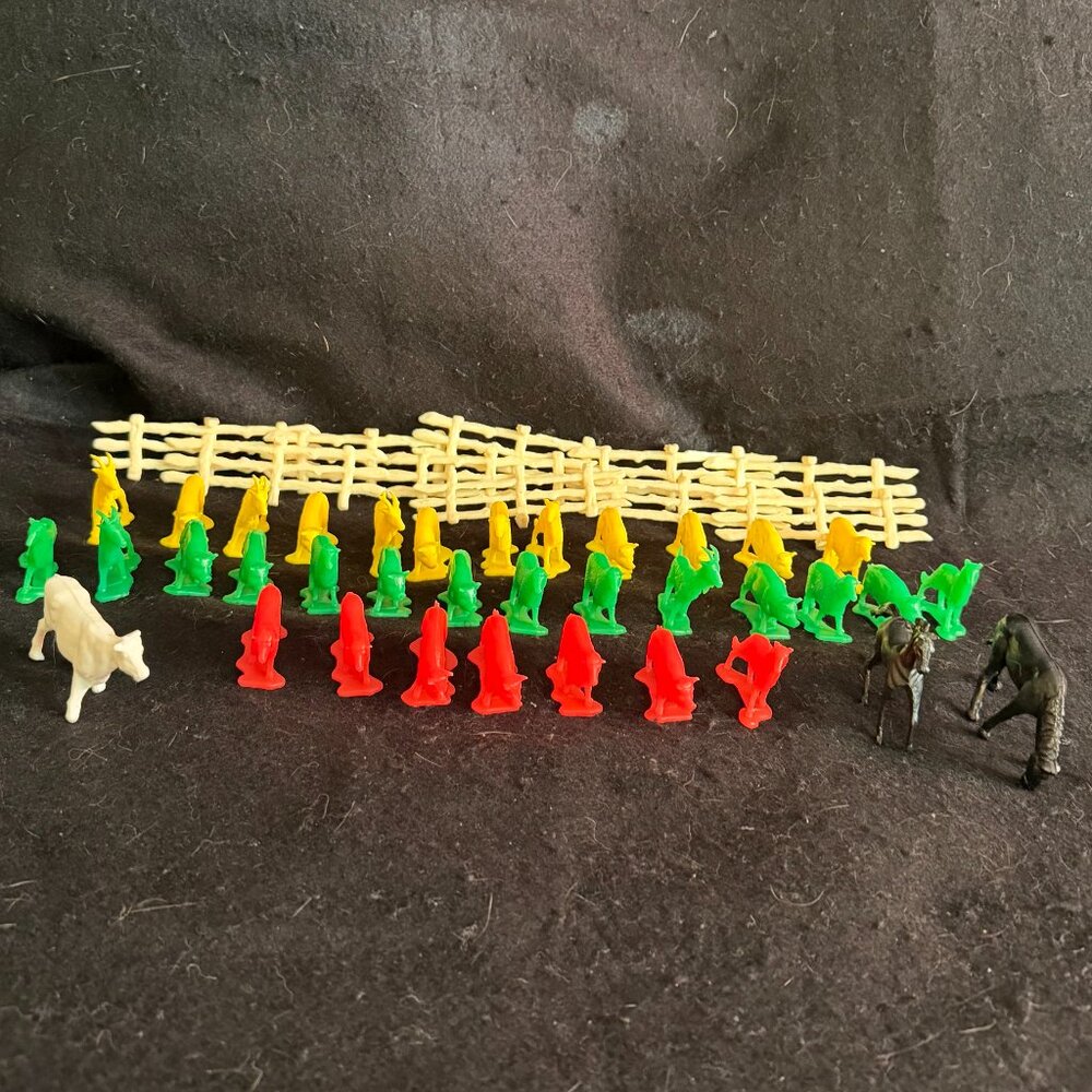 🎉Fall Sale🎉46 - Vintage Plastic Farm Animals/Fences - Picture 2 of 7